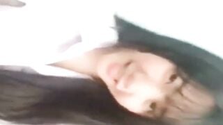 シャワーを浴びて着替えた後に自撮りをする