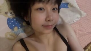 可愛大學生妹妹在宿舍自摸很飢渴