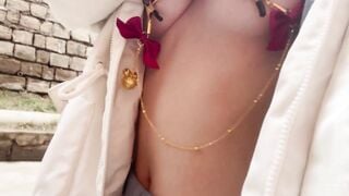 大奶騷貨戶外露奶露逼