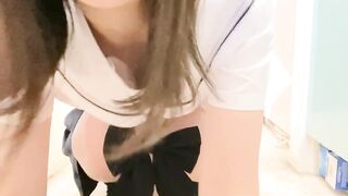 學生服女生自慰噴水在內褲上