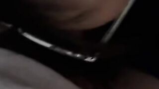 大眼鏡の女性がフェラチオ