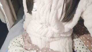 雙馬尾妹妹可愛睡衣露奶掰逼