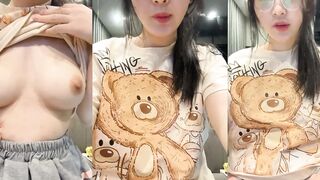 白嫩眼鏡妹跟男友裸聊