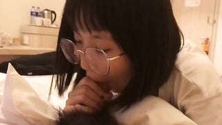 大きなメガネのガールフレンドのフェラチオ一人称視点