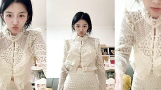 美眉自拍給男友看